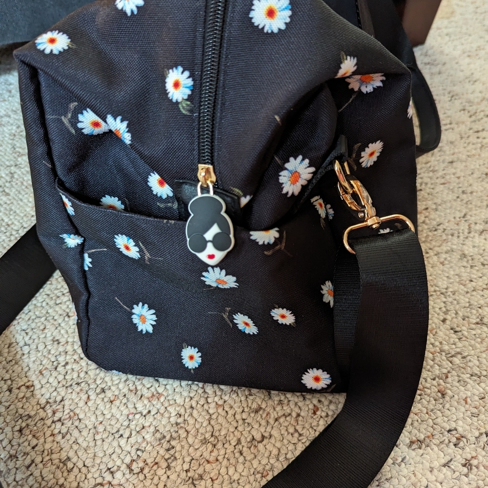 ALICE + OLIVIA Daisy Floral Duffle Overnight Weekender Travel Bag Black - Picture 8 of 15